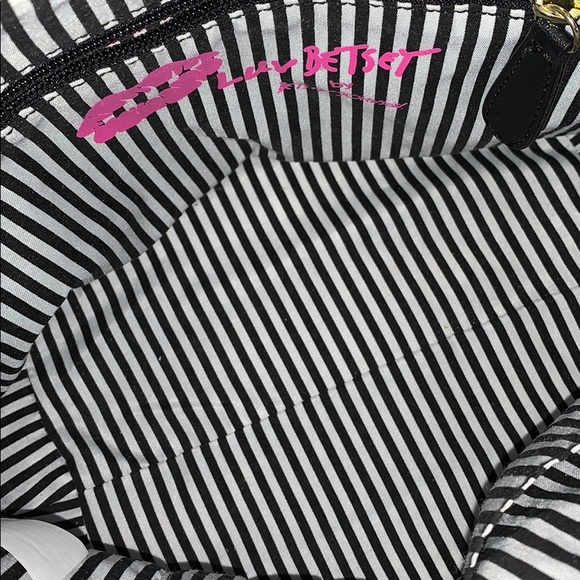 Betsey Johnson purse! - Picture 3 of 7